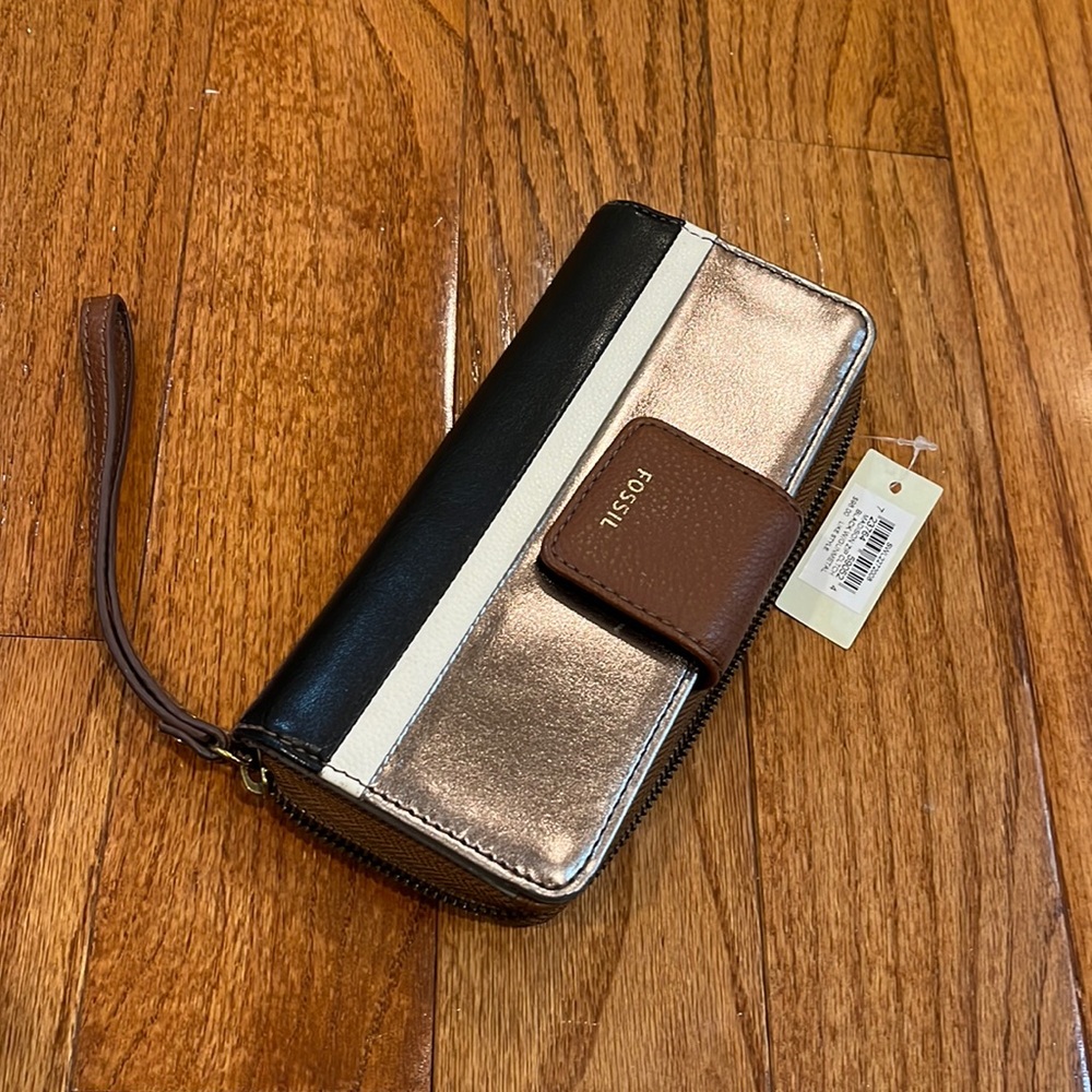NWT Fossil Wallet / Wristlet